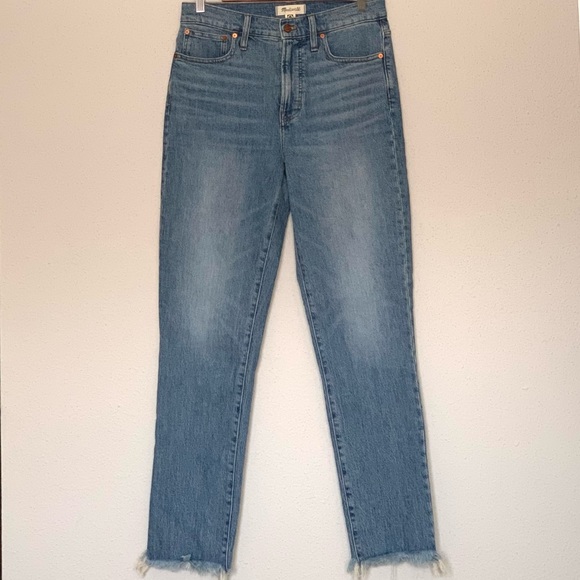 Madewell The Perfect Vintage Raw Hem High Rise Jean in Ainsworth Wash - Picture 4 of 13